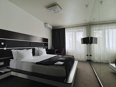 номер стандарт+ у заміському комплексі Hotel SPA в Ворзелі