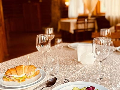 Ресторан в заміському комплексі Ліс&More в селі Глібівка Вишгородського району, всього за 37 км від Києва