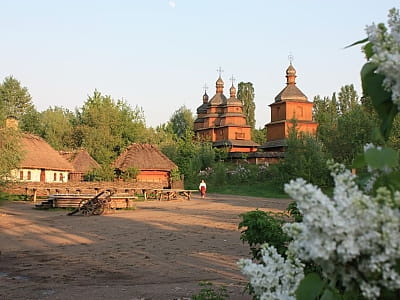 архітектурний ансамбль Наддніпрянщини XVIII сторіччя в музеї козацької історії просто неба "Мамаєва Слобода" в Києві