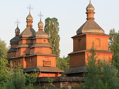 Ставропігійна козацька церква Покрова Пресвятої Богородиці в музеї Мамаєва Слобода в Києві
