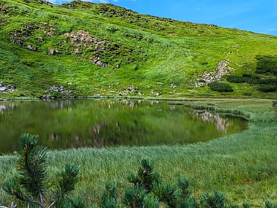 Водойма Українських Карпат, чия назва пов'язана з легендами - це озеро Несамовите у Івано Франківській області