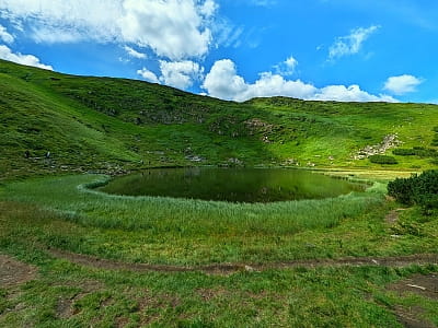 Водойма Українських Карпат, чия назва пов'язана з легендами - озеро Несамовите у Івано Франківській області