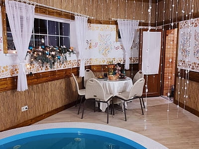 купіль при сауні в заміському комплексі «Оріяна» в селі Лісне Київської області