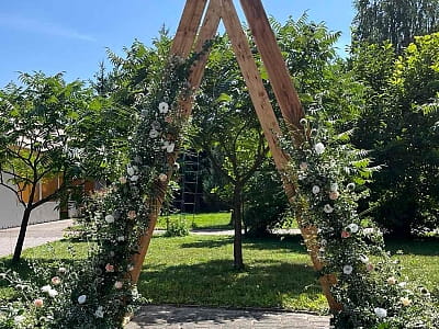 урочисті весільні церемонії в заміському комплексі "Озерний край" в місті Пустомити Львівської області