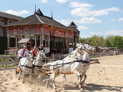 акробатичні виступи на конях в Парку Київська Русь в селі Копачів