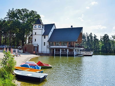 Оренда катамаранів та човнів в заміському комплексі "Пуща Лісна" в селі Мощун біля Києва