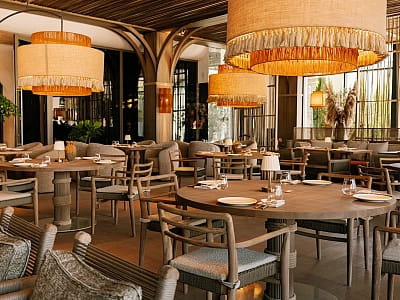 Ресторан в заміському комплексі "Queen Country Club" в селищі Козин біля Києва