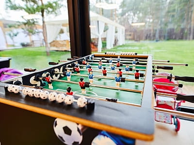 Настільний футбол в заміському комплексі "Queen Country Club" в селищі Козин біля Києва
