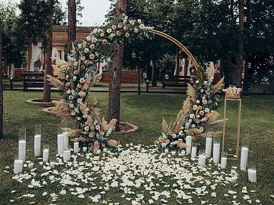 Весільні церемонії в заміському комплексі "Queen Country Club" в селищі Козин біля Києва