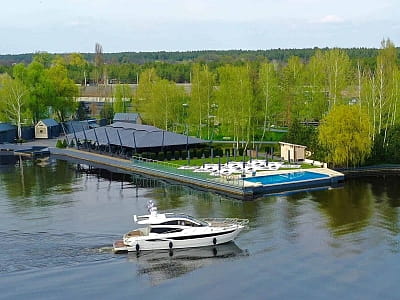 Selfish Club — елітний відпочинок на Дніпрі: будинки на воді, риболовля, SPA, ресторан зі свіжою рибою, лазні та повне усамітнення серед природи.