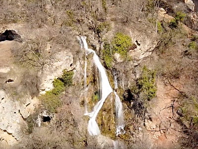 Су-Учхан — один із наймальовничіших водоспадів Криму, розташований неподалік села Перевальне, всього за 20 км від Сімферополя. 