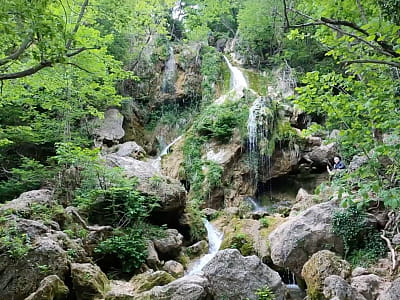 Су-Учхан — один із наймальовничіших водоспадів Криму, розташований неподалік села Перевальне, всього за 20 км від Сімферополя. 