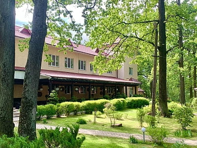 Номери та котеджі в заміському комплексі «Dibrova Club» у місті Фастів