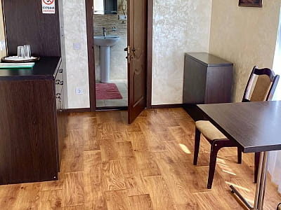 Номери та котеджі в заміському комплексі «Dibrova Club» у місті Фастів
