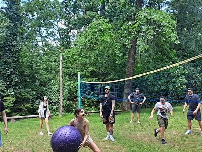 волейбольний майданчик в заміському комплексі «Dibrova Club» у місті Фастів