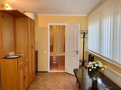 Номери та котеджі в заміському комплексі «Dibrova Club» у місті Фастів