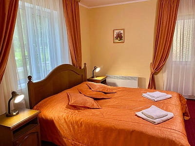 Номери та котеджі в заміському комплексі «Dibrova Club» у місті Фастів