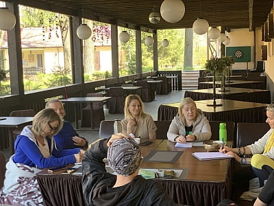 літня тераса ресторану в заміському комплексі «Dibrova Club» у місті Фастів