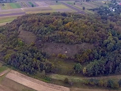 Глинське городище — давнє укріплене поселення біля села Глинськ у Рівненській області. Пам’ятка археології національного значення з валами та терасами.