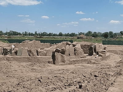 Новоолександрівський кромлех, Сурський курган або курган № 6048/01 — одна з найцікавіших археологічних пам’яток епохи енеоліту на українських теренах.