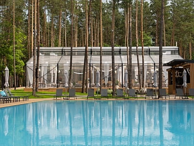 SHEPIT RELAX PARK — це заміський комплекс, що поєднує комфорт сучасного відпочинку з гармонією природи. 