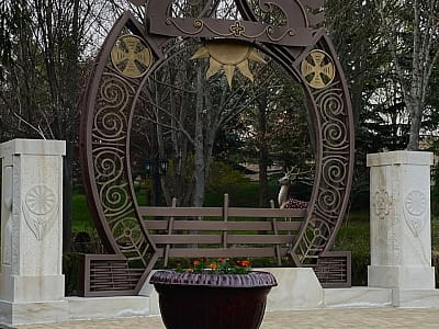 Відкрийте для себе Совин Яр — етнографічний комплекс на Черкащині з історичними об’єктами, парком, екскурсіями, фотозонами та ретритам