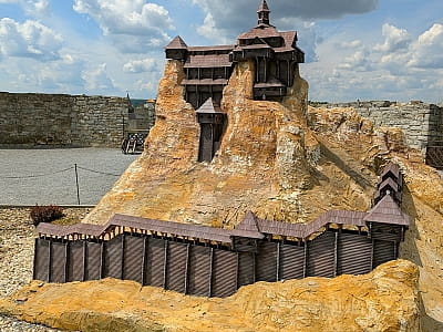 Фортеця Тустань в музеї мініатюр «Замки України» в Кам’янці-Подільському
