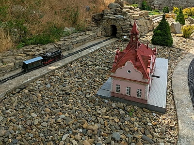 Єдиний у світі музей мініатюр замків України: понад 20 відомих фортифікацій у масштабі 1:50, історії, легенди, майстерна деталізація, сімейний відпочинок.