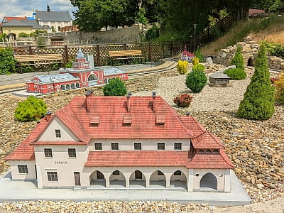 Єдиний у світі музей мініатюр замків України: понад 20 відомих фортифікацій у масштабі 1:50, історії, легенди, майстерна деталізація, сімейний відпочинок.