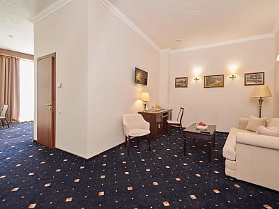 Затишні номери готеля в заміському комплексі City Holiday Resort & SPA в селі Петропавлівська Борщагівка біля Києва