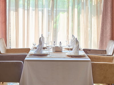 Ресторан в заміському комплексі City Holiday Resort & SPA в селі Петропавлівська Борщагівка біля Києва