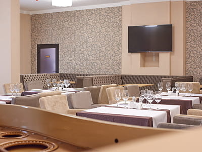 Ресторан Vinette в заміському комплексі City Holiday Resort & SPA в селі Петропавлівська Борщагівка біля Києва