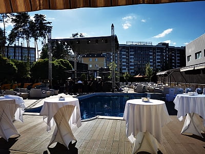Ресторан в заміському комплексі City Holiday Resort & SPA в селі Петропавлівська Борщагівка біля Києва