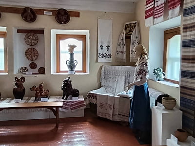 Музей «Кам’яниця» в Богуславі — архітектурна перлина XVIII ст., що зберігає унікальні народні промисли та історію міста. Обов’язковий для відвідування!