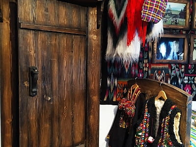 Музей Петра Шекерика-Доникового у Верховині зберігає пам'ять про видатного діяча Гуцульщини, його життя, творчість та унікальну спадщину.