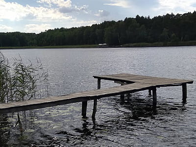 Озеро Пісочне в селі Пересіка — мальовнича водойма серед лісу з чистою водою, рибалкою, пляжем та базами відпочинку. Ідеальне місце для спокійного релаксу.