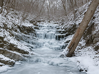 Водоспад Бездежський Малий у Калуському районі – маловідомий каскад серед скель Карпат. Дізнайтесь історію, як дістатися та що побачити поруч.