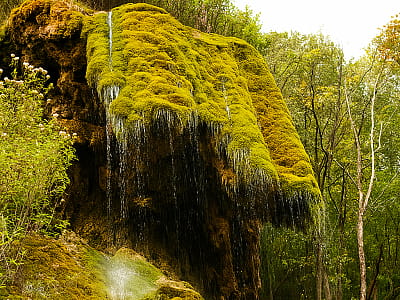 Водоспад Дівочі Сльози біля Дністра в Івано-Франківській області – мальовнича пам’ятка природи з легендами, печерами та цікавими маршрутами.
