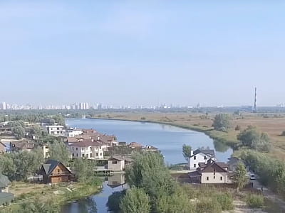 Озеро Святище — мальовниче озеро на межі Києва та Бориспільщини. Ідеальне місце для риболовлі, відпочинку і дослідження природи.