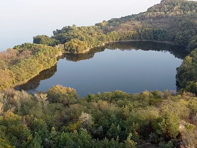 Озеро Бучак на Черкащині – мальовнича водойма з чистою джерельною водою, легендами та неймовірними краєвидами. Ідеальне місце для відпочинку.