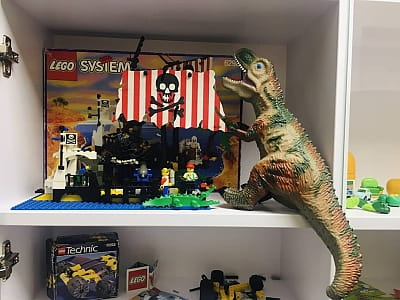 Музей Дитинства у Дніпрі — інтерактивна подорож у світ ігор та іграшок 60–90-х років. Унікальні експонати, виставки та атмосфера справжнього дитинства.