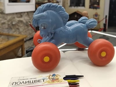 Музей Дитинства у Дніпрі — інтерактивна подорож у світ ігор та іграшок 60–90-х років. Унікальні експонати, виставки та атмосфера справжнього дитинства.