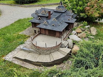 Мініатюра ресторану «Галичина» в парку-музеї «Карпати в мініатюрі» в місті Яремче.