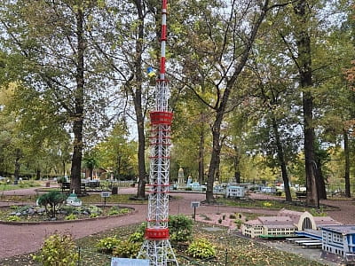 Телевежа в парку-музеї «Україна в мініатюрі»