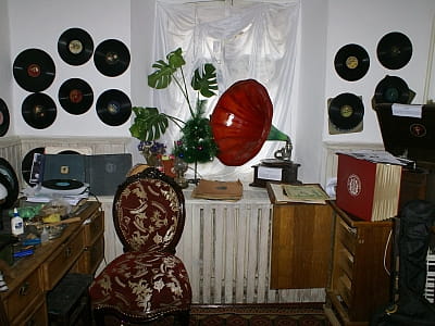 Музей Звуку в Одесі — унікальна колекція грамофонів, вінілових дисків, магнітофонів та рідкісних експонатів, що оживають у робочому стані.