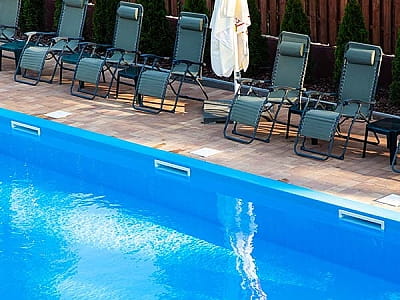 літній басейн в заміському комплексі BARICLUB у селі Дернівка під Києвом