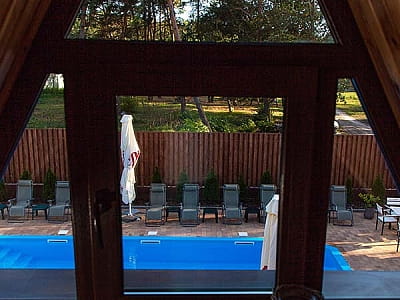 літній басейн в заміському комплексі BARICLUB у селі Дернівка під Києвом