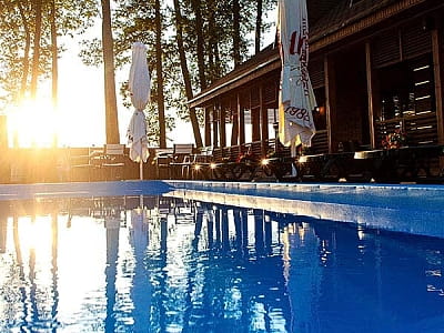 літній басейн в заміському комплексі BARICLUB у селі Дернівка під Києвом