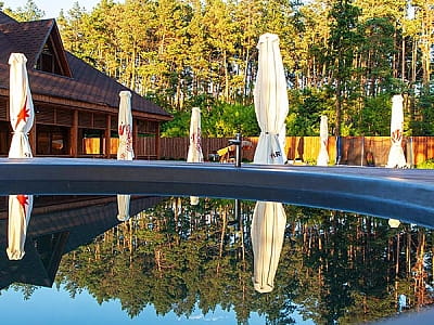 карпатський чан в заміському комплексі BARICLUB у селі Дернівка під Києвом