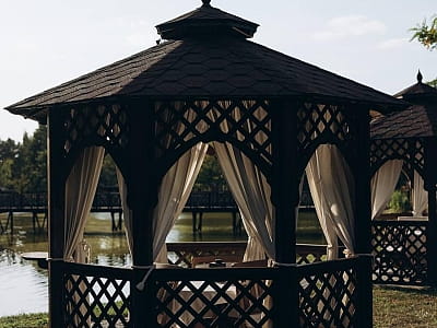 альтанка в заміському комплексі «Чудодієво» в селі Вишпіль Житомирської області